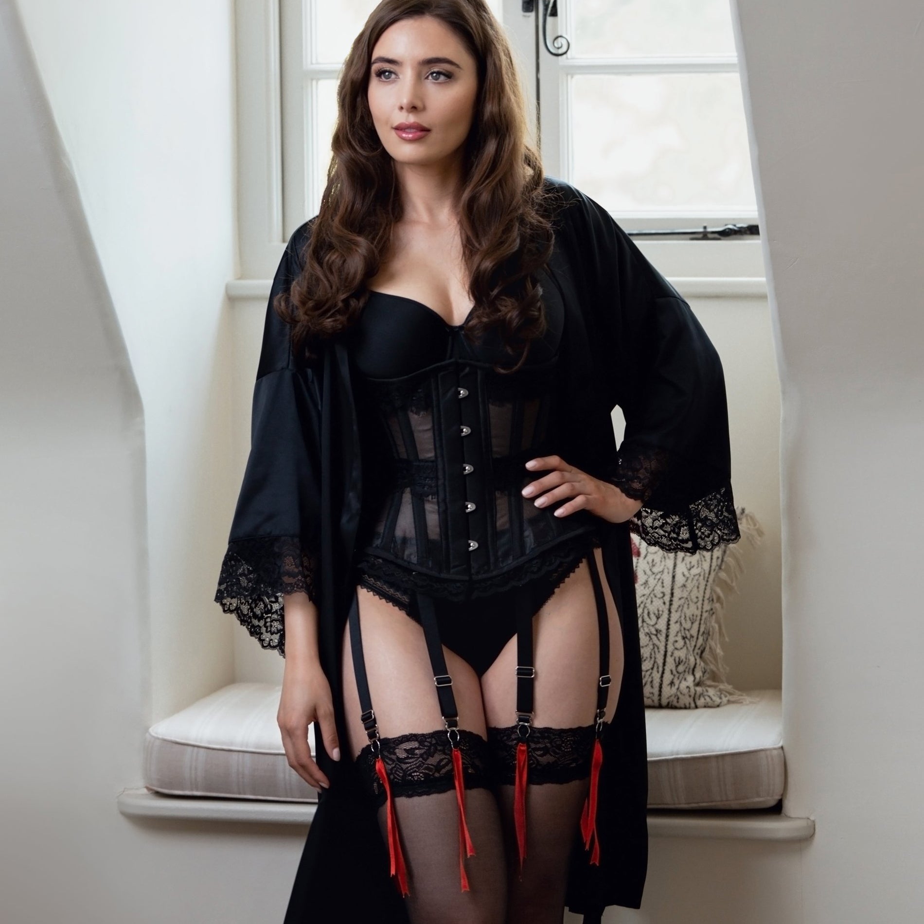 https://corset-story.com/cdn/shop/articles/The_Full_Guide_to_Attaching_Suspender_Clips_to_your_Corset_1900x.jpg?v=1566890243